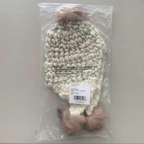 NWT Free People Snow Castle Trapper Pom Hat Ivory - Picture 4 of 6